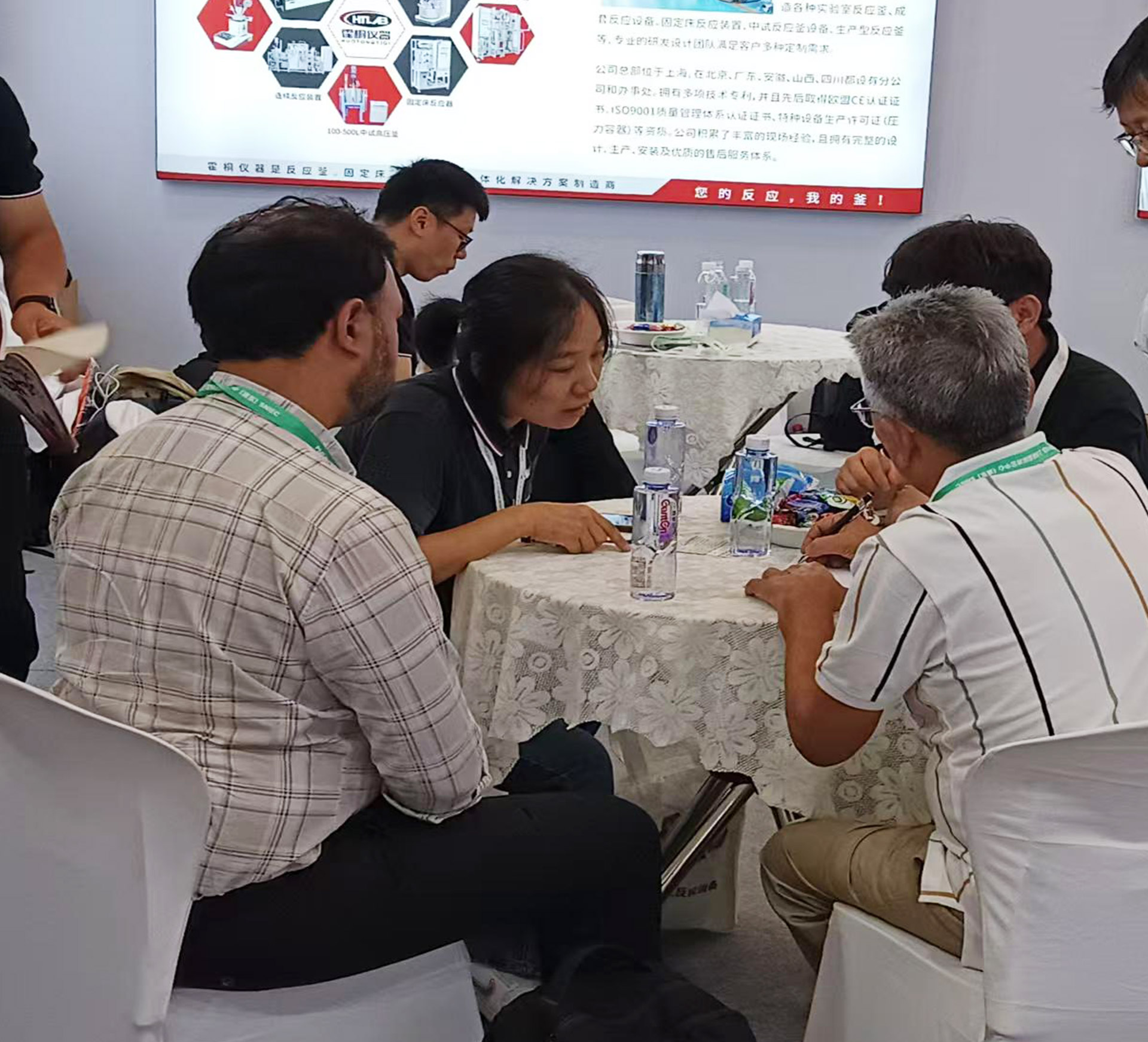 我司銷售與國外客戶洽談